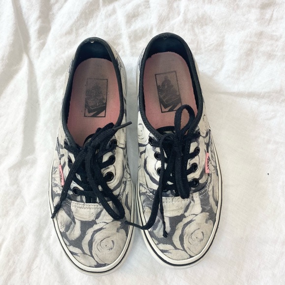 Vans Authentic In Digi Roses In Black - Picture 3 of 16